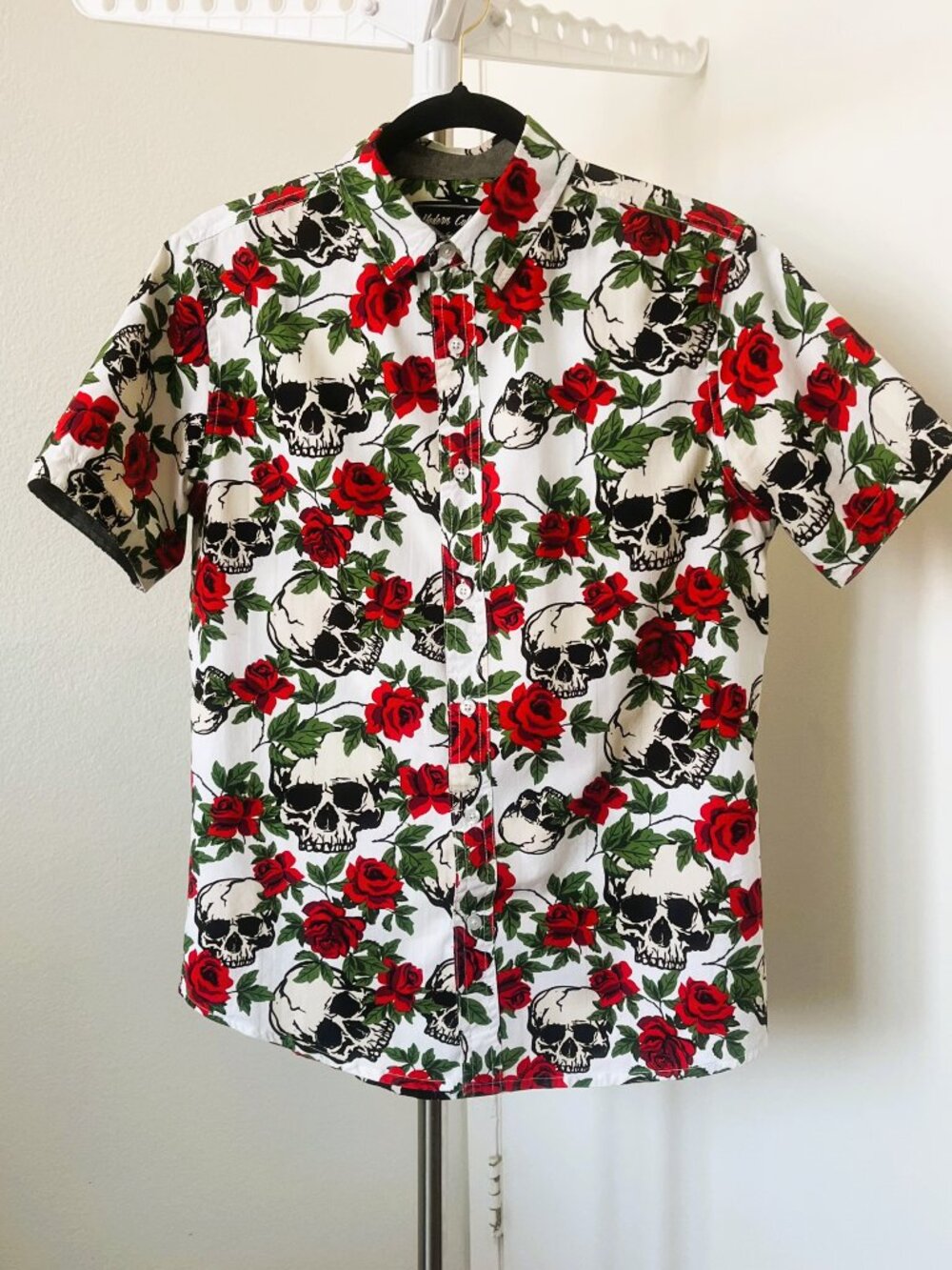 Modern Culture Men's Skull Roses Button Front Short Sleeve Shirt Size S